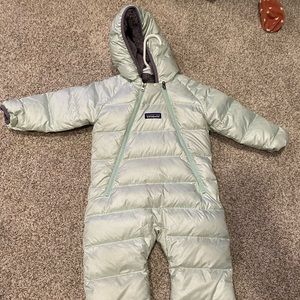 Baby Patagonia snow suit! Only used 2 times, in great condition!